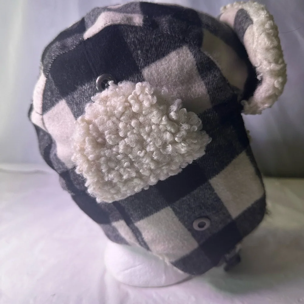 GAP Kids Cream and Gray Fleece Hat